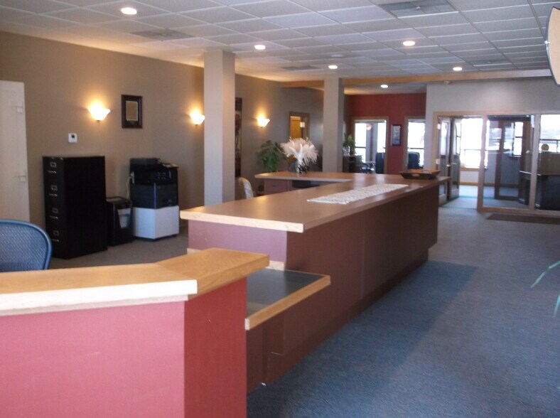 More Photos Of 600 S Main St, Oshkosh Office For Lease