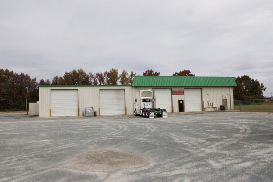 More Photos Of 1693 Sadler Rd, Dunn Industrial For Sale