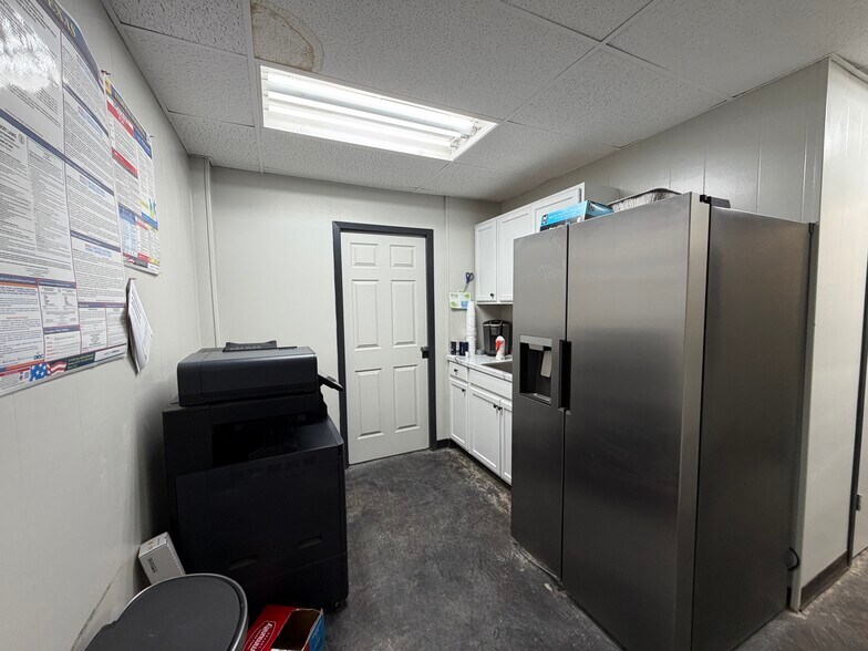 More Photos Of 2135 W Interstate 20, Odessa Manufacturing For Lease