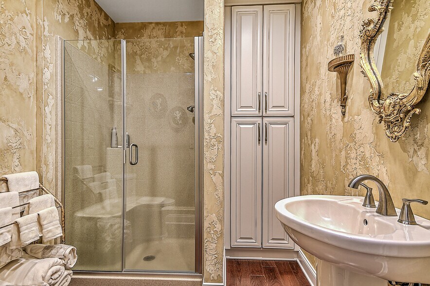 More Photos Of 220 Broad St, Kingsport Flex For Sale