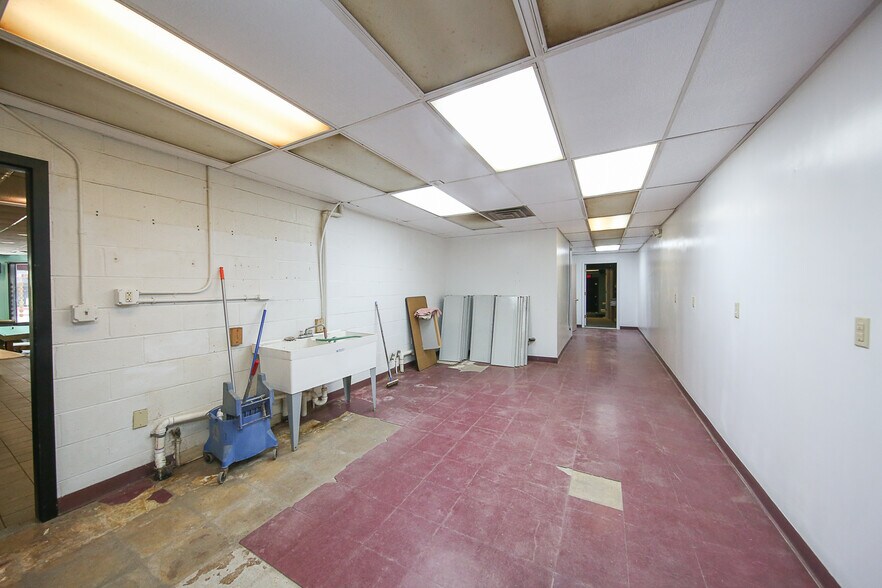 More Photos Of 130-148 Penn Ave, Salem Storefront Retail Office For Sale