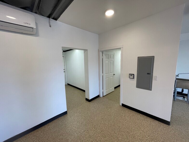 More Photos Of 2328 N 32nd St, Phoenix Storefront For Lease