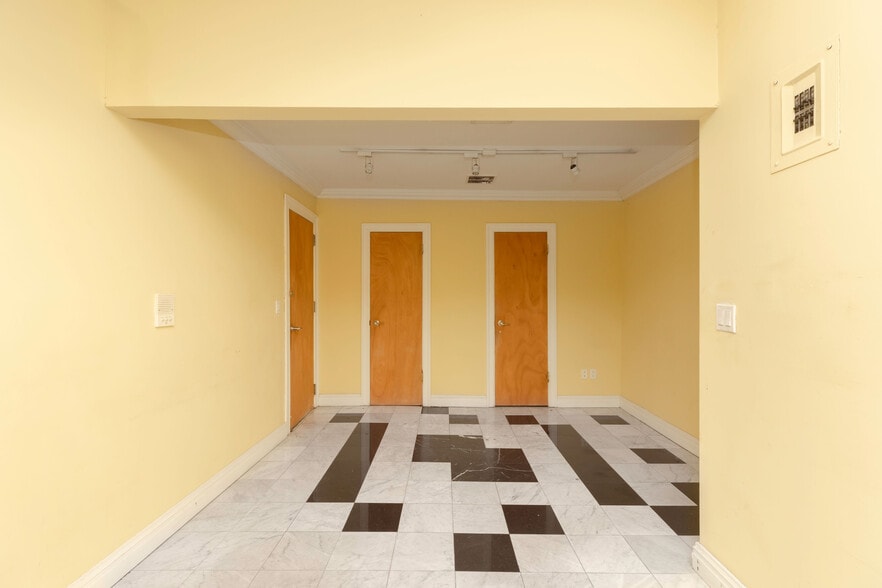 More Photos Of 3651 E Tremont Ave, Bronx Storefront Retail Residential For Lease