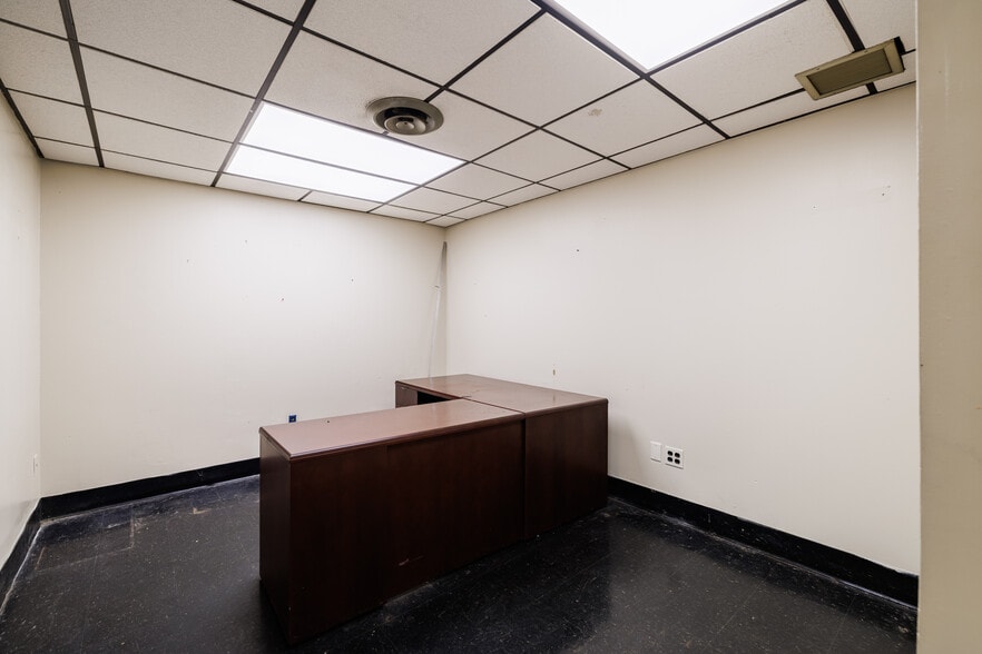 More Photos Of 100 Pixley Industrial Pky, Rochester Manufacturing For Sale