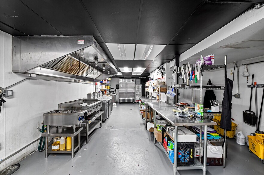 More Photos Of 13 W Allegheny Ave, Towson Storefront For Sale