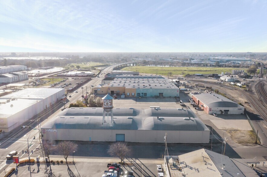 More Photos Of 301 9th St, Modesto Manufacturing For Lease