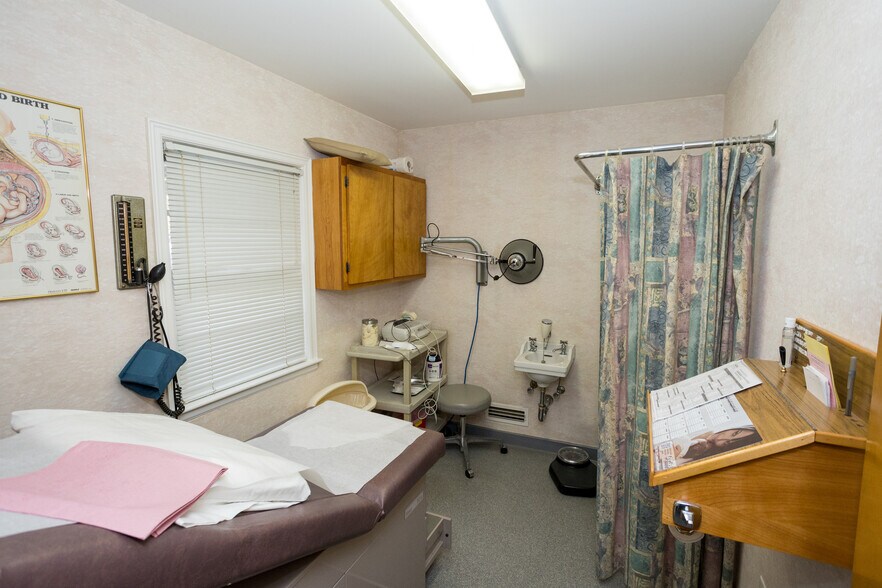 More Photos Of 73 Amboy Ave, Metuchen Medical For Sale