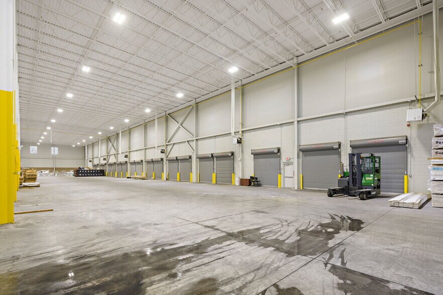 More Photos Of 6001 Tonnelle Ave, North Bergen Warehouse For Lease