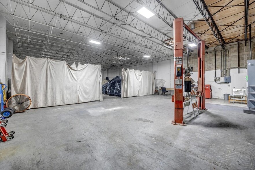 More Photos Of 931 N Liberty St, Jacksonville Warehouse For Sale