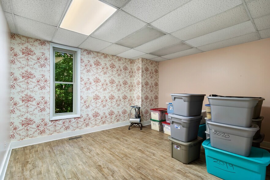 More Photos Of 279 N Main St, Kilmarnock General Retail For Sale