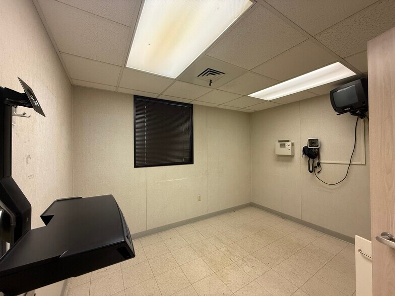 More Photos Of 1704 S Custer Rd, Monroe Medical For Sale