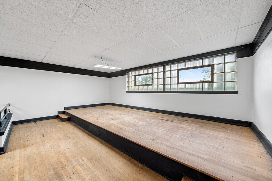 More Photos Of 379 Cherry St, Pottstown Flex For Lease