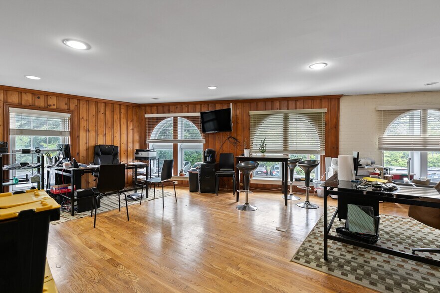 More Photos Of 1726 Altamont Ave, Richmond Warehouse For Lease