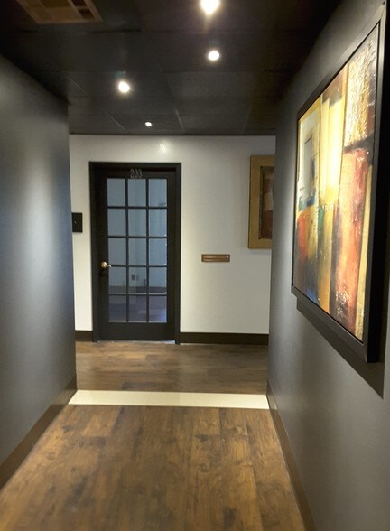 More Photos Of 6670 S Lewis Ave, Tulsa Office For Sale
