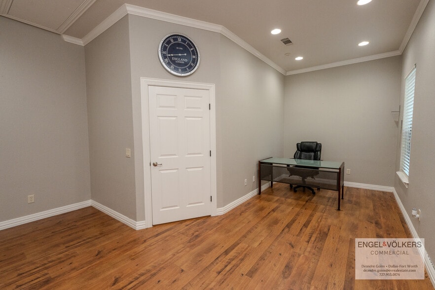 More Photos Of 4204 SW Green Oaks Blvd, Arlington Business Park For Sale