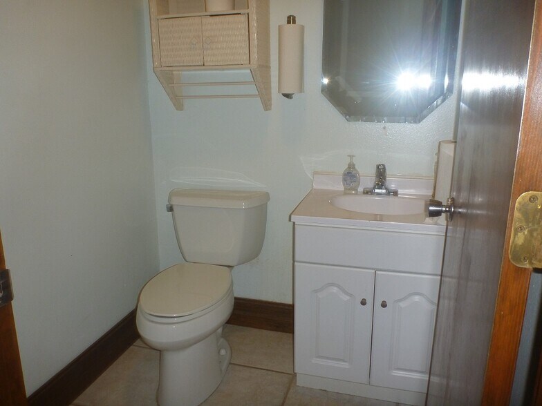 More Photos Of 1615 SE 47th Ter, Cape Coral Storefront Retail Office For Sale