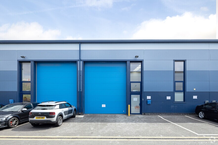 More Photos Of 13 Creek Way, Rainham Warehouse For Lease