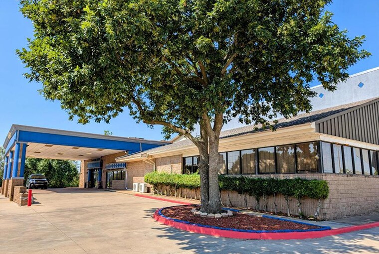 Primary Photo Of 2818 S Van Buren St, Enid Hotel For Sale