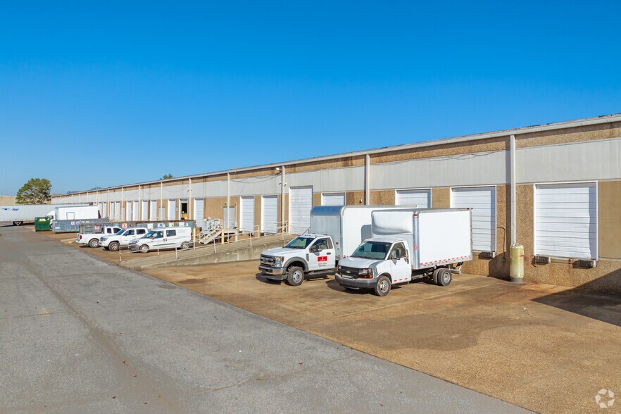 More Photos Of 4133-4175 Senator St, Memphis Light Distribution For Lease