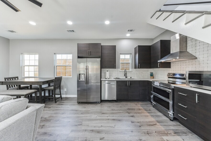 More Photos Of 6111 Atwood St, Austin Multifamily For Sale