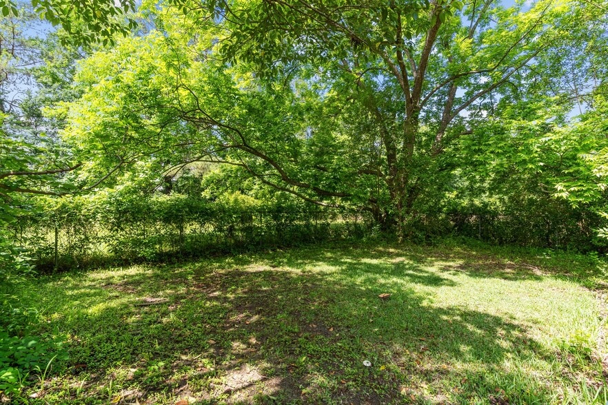 More Photos Of 3522 James B White Hwy, Whiteville Veterinarian Kennel For Sale