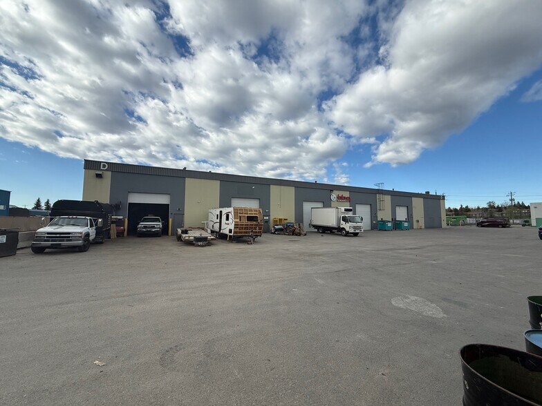 More Photos Of 624 Beaver Dam Rd NE, Calgary Warehouse For Sale