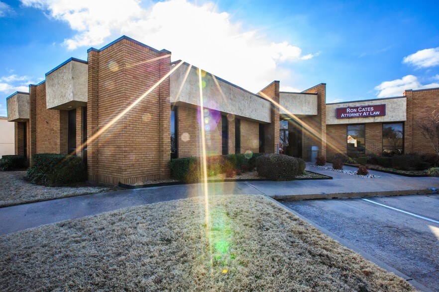 More Photos Of 202 E 2nd Ave, Owasso Office For Lease