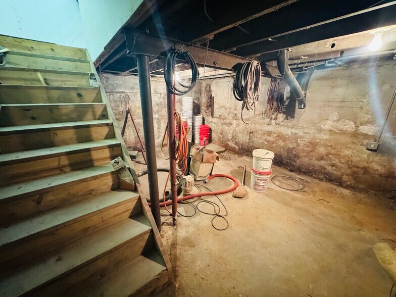 More Photos Of 816 Hempstead Tpke, Franklin Square Office For Sale