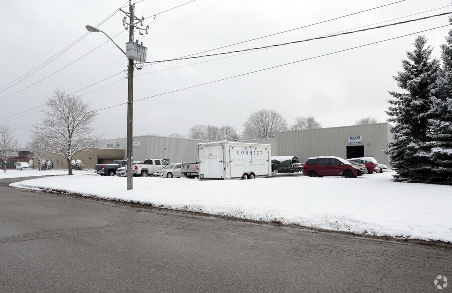 More Photos Of 139 Dearborn Pl, Waterloo Warehouse For Lease