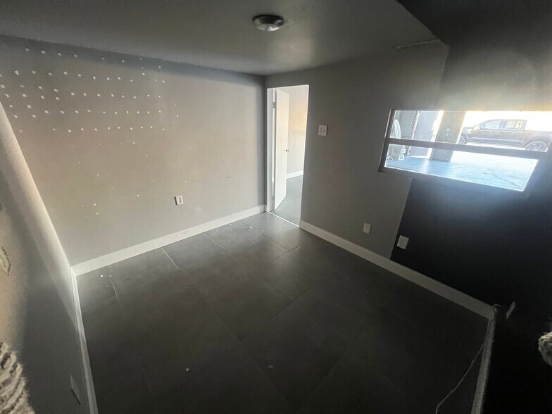 More Photos Of 5449 Benchmark Ln, Sanford Warehouse For Lease