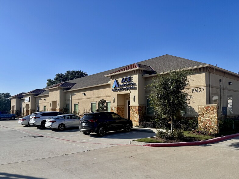 More Photos Of 19539 Champion Forest Dr, Spring Medical For Sale