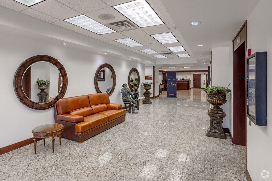 More Photos Of 5900 Green Oak Dr, Minnetonka Office For Lease