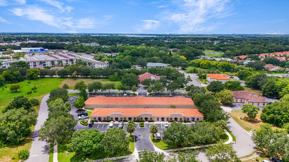 More Photos Of 3911 Golf Park Loop, Bradenton Office For Lease