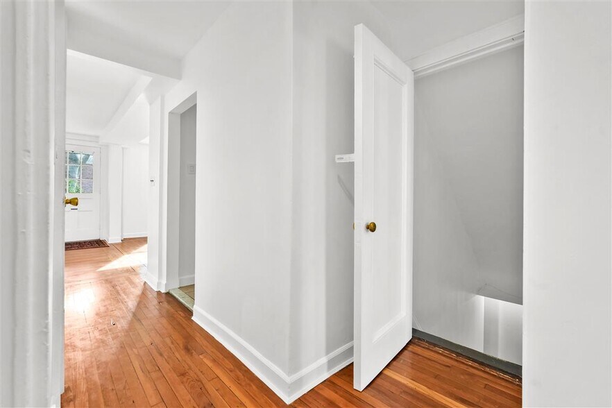 More Photos Of 3930 45th St, Sunnyside Apartments For Sale