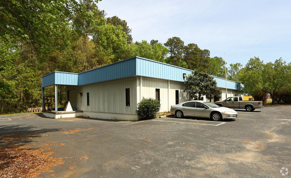 More Photos Of 120 Kaminer Way Pky, Columbia Light Distribution For Sale
