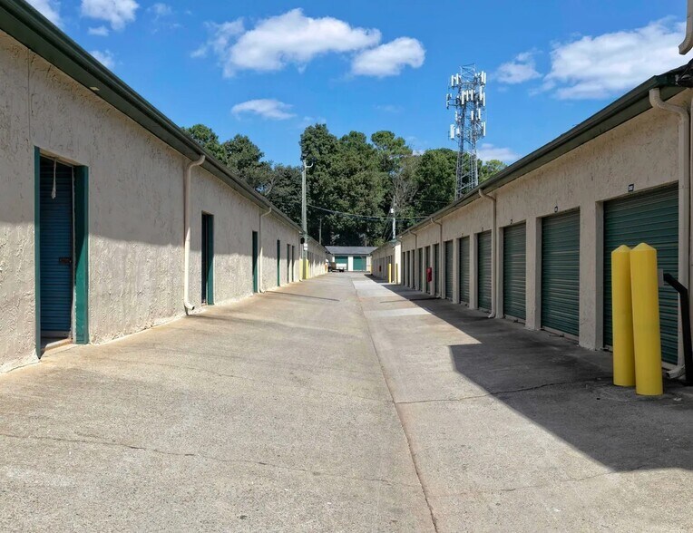 More Photos Of 155 Heathersett Dr SW, Marietta Self Storage For Lease