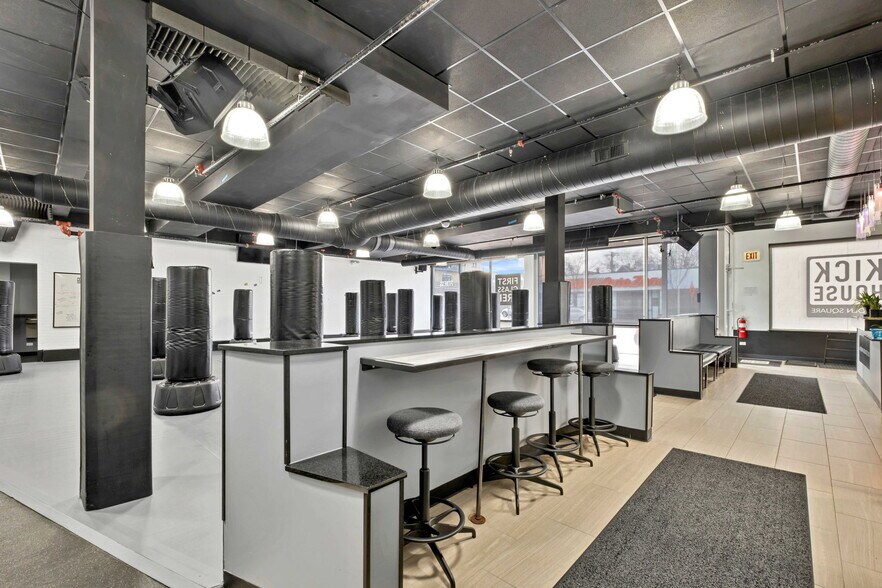 More Photos Of 4725 N Western Ave, Chicago Apartments For Lease