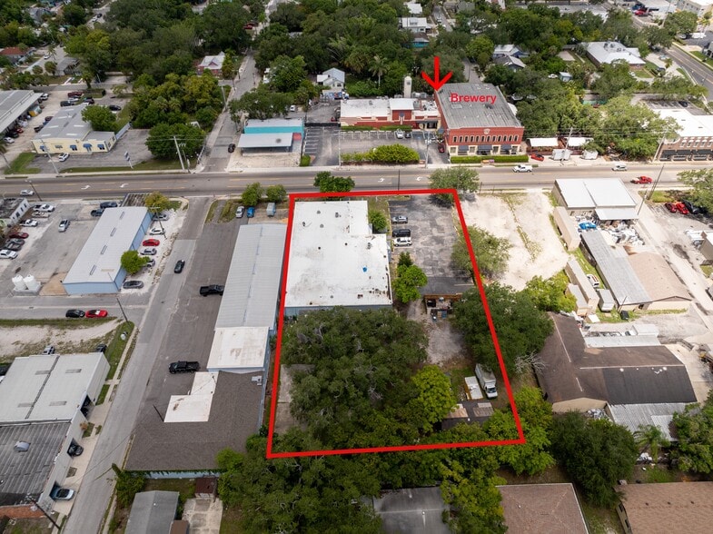More Photos Of 1027 9th St W, Bradenton Shelter For Lease