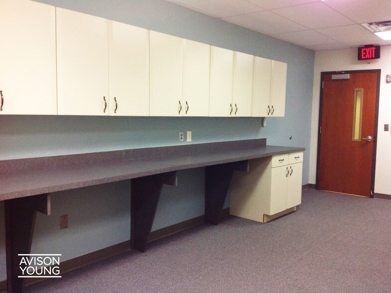 More Photos Of 2030 Falling Waters Rd, Knoxville Office For Lease