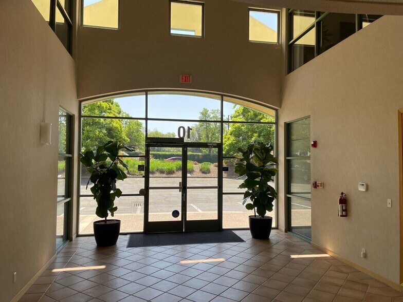 More Photos Of 10 Executive Ct, Napa Office For Lease