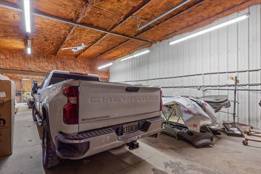 More Photos Of 725 Holmes Dr, Granbury Auto Repair For Sale