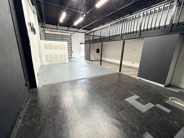 More Photos Of 6102 E Adamo Dr, Tampa Auto Dealership For Lease