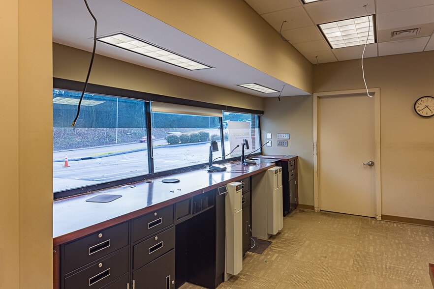 More Photos Of 1708 N Eastman Rd, Kingsport Bank For Sale