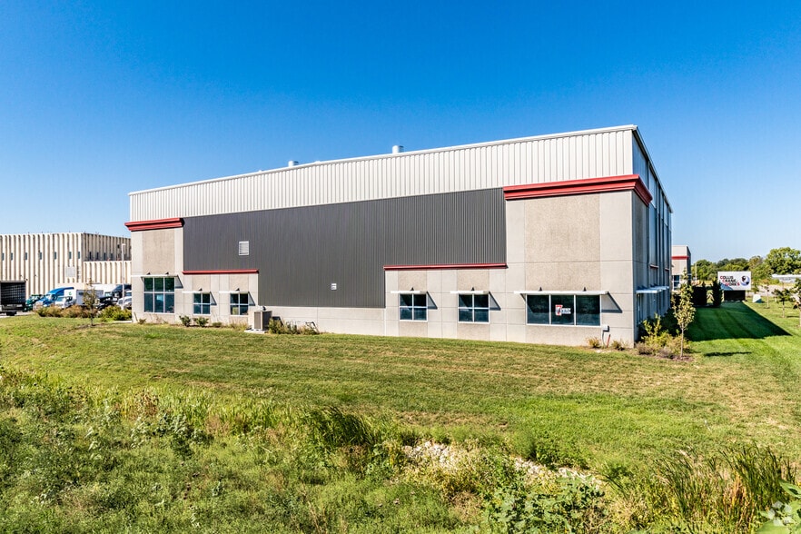 More Photos Of 1161 W Pittman St, Olathe Industrial For Lease