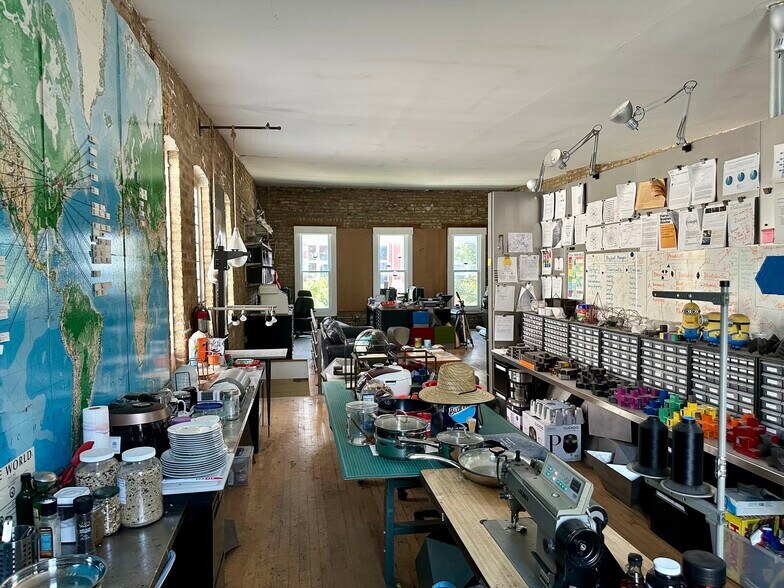 More Photos Of 1906 N Milwaukee Ave, Chicago Service Station For Sale