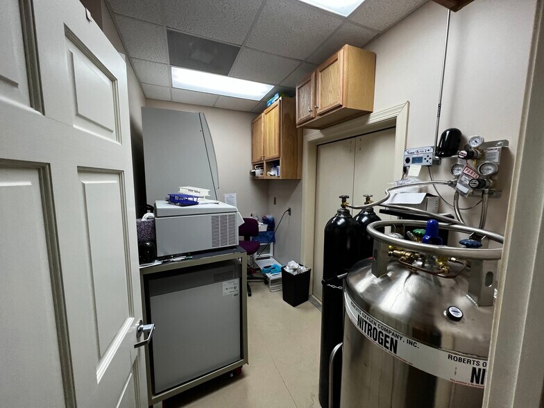 More Photos Of 1258 Mann Dr, Matthews Medical For Sale