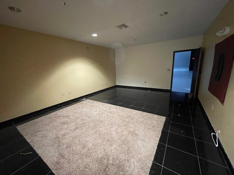 More Photos Of 1700 35th St, Orlando Warehouse For Lease