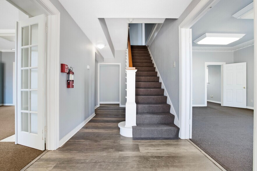 More Photos Of 2401 20th St, Lubbock Office Residential For Sale