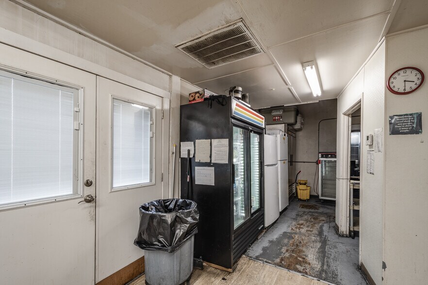 More Photos Of 318 N Washington Ave, Livingston General Retail For Sale