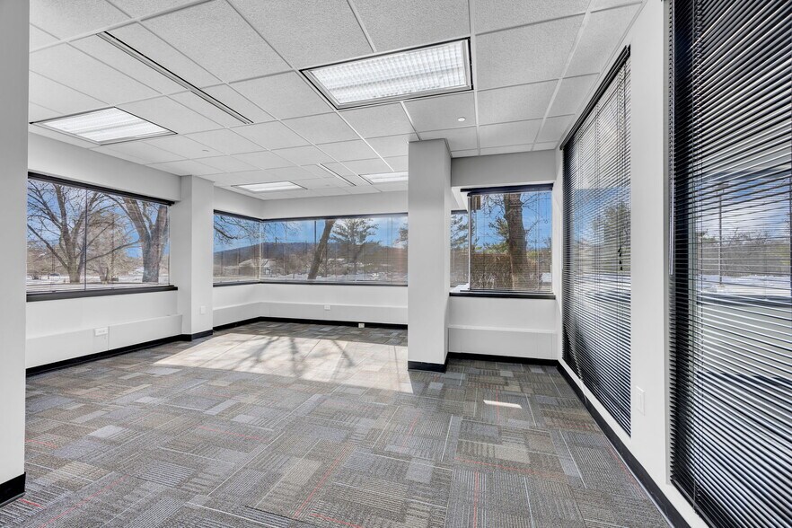 More Photos Of 100 Corporate Dr, Lebanon Office For Lease